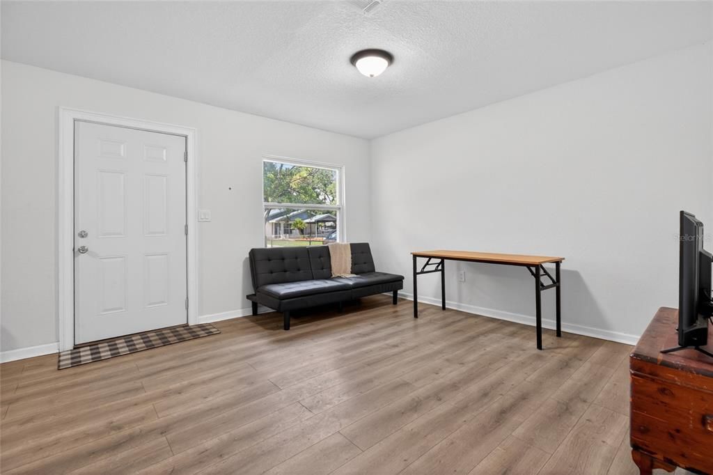 For Sale: $315,000 (4 beds, 2 baths, 1088 Square Feet)