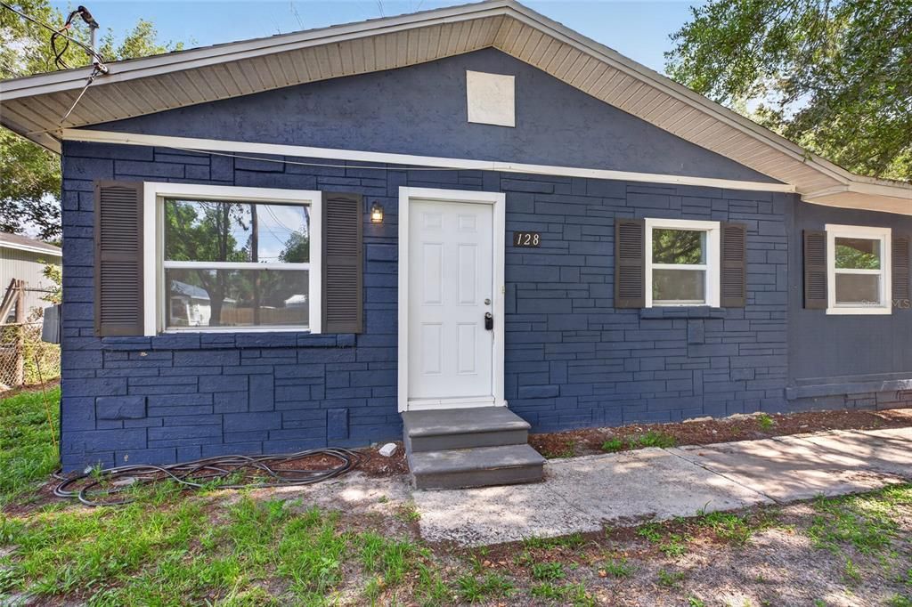 For Sale: $315,000 (4 beds, 2 baths, 1088 Square Feet)