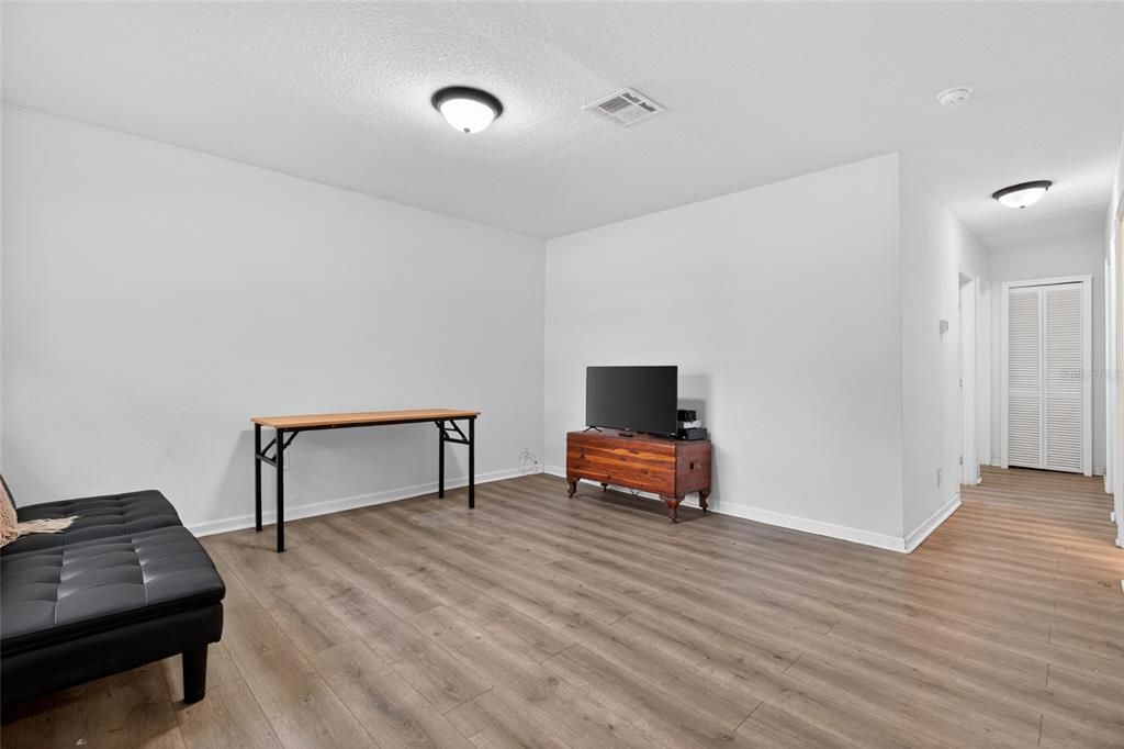 For Sale: $315,000 (4 beds, 2 baths, 1088 Square Feet)