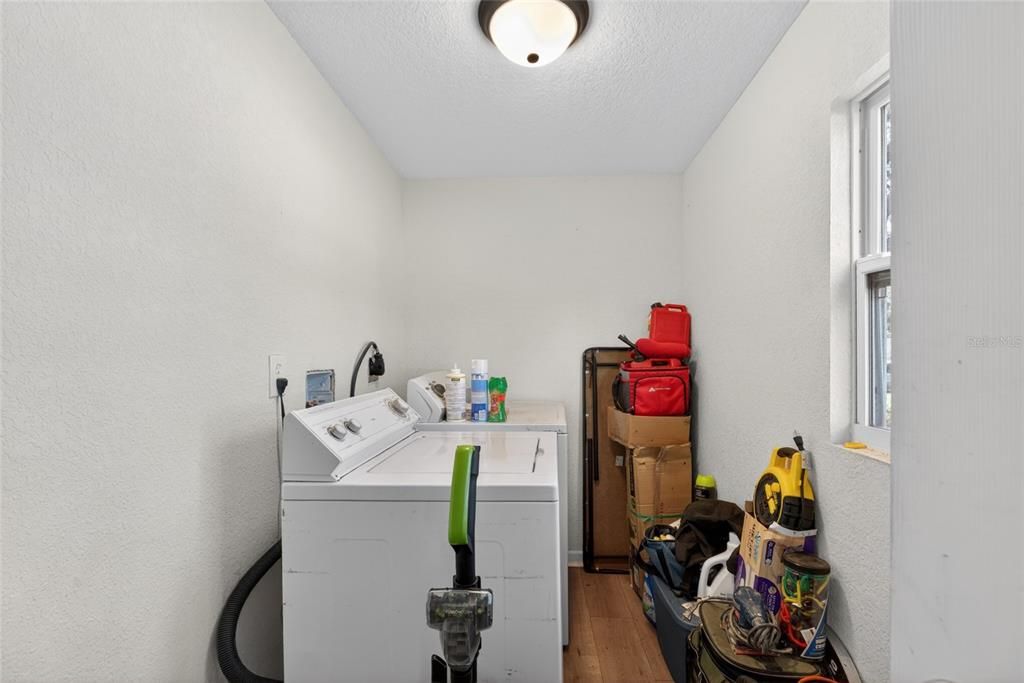 For Sale: $315,000 (4 beds, 2 baths, 1088 Square Feet)