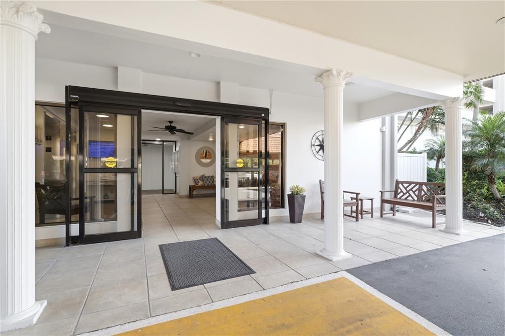 For Sale: $299,900 (2 beds, 2 baths, 1605 Square Feet)