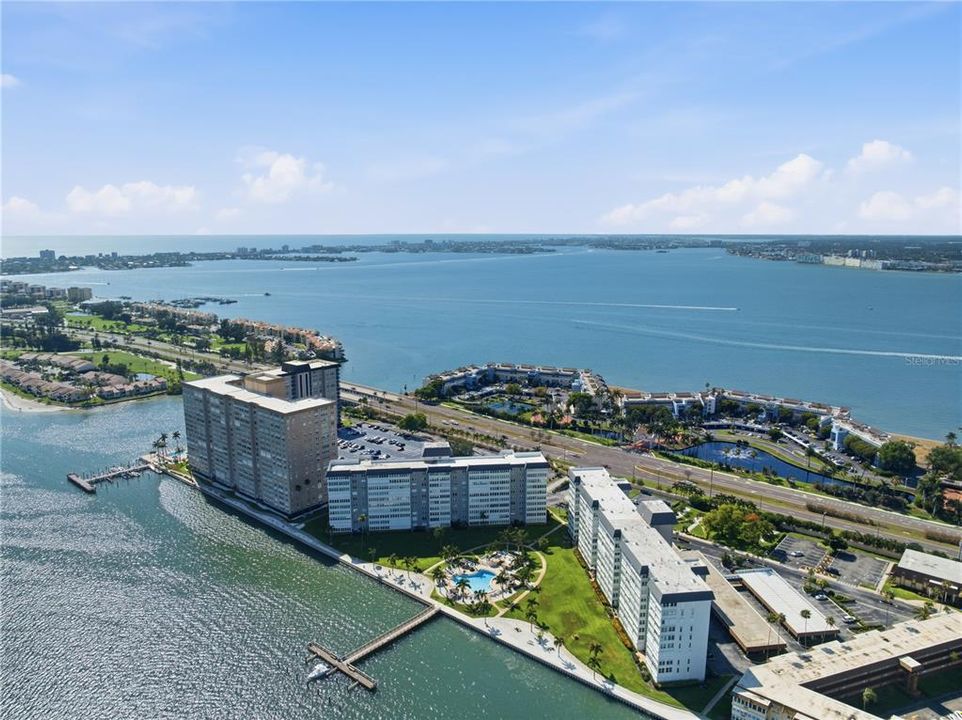 For Sale: $299,900 (2 beds, 2 baths, 1605 Square Feet)