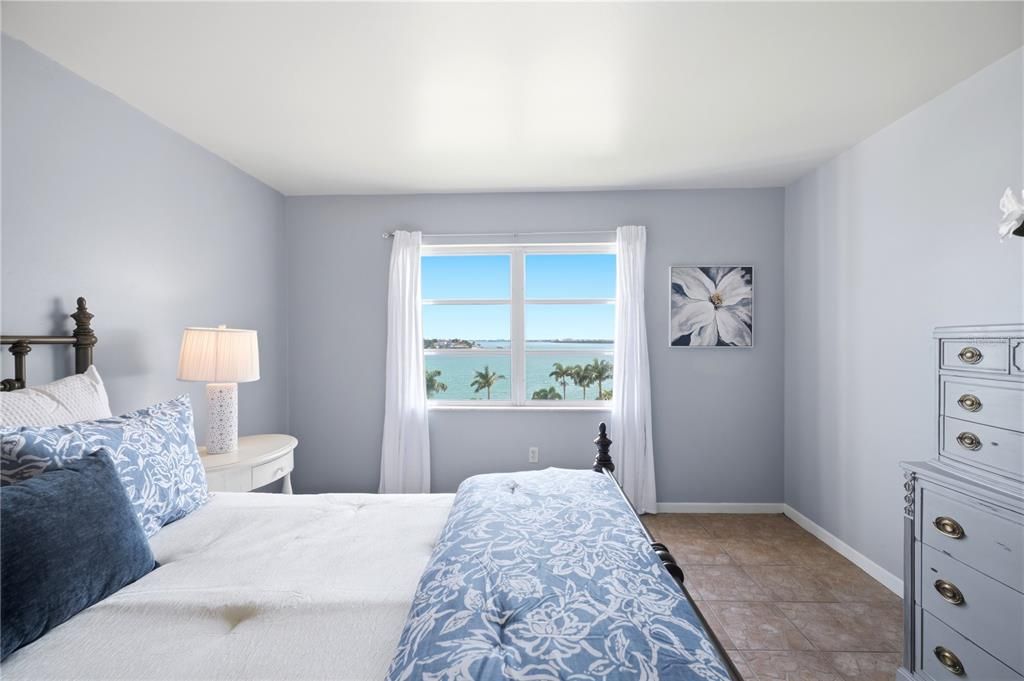 For Sale: $299,900 (2 beds, 2 baths, 1605 Square Feet)