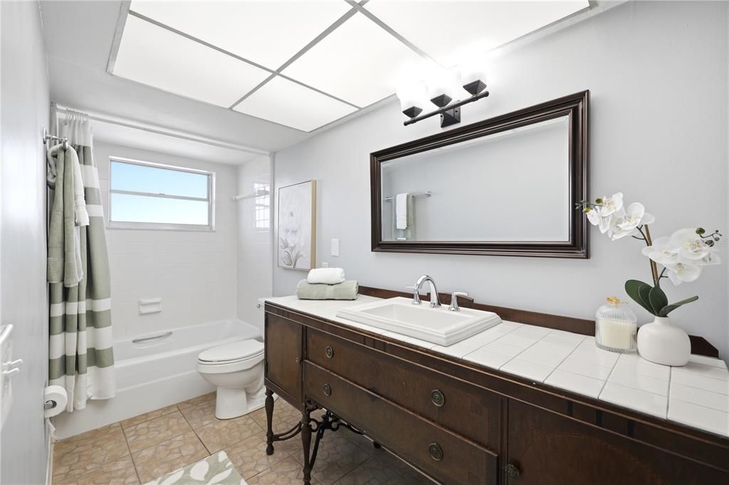 For Sale: $299,900 (2 beds, 2 baths, 1605 Square Feet)