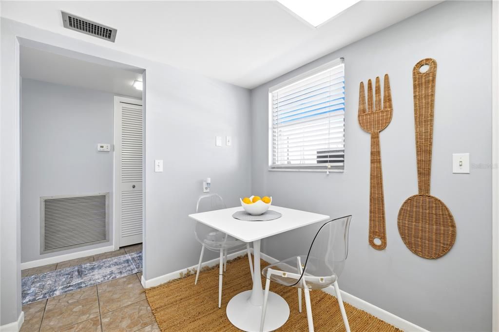 For Sale: $299,900 (2 beds, 2 baths, 1605 Square Feet)