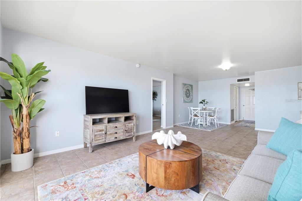 For Sale: $299,900 (2 beds, 2 baths, 1605 Square Feet)