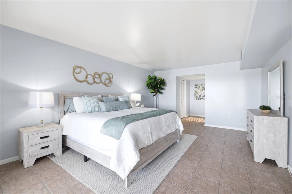 For Sale: $299,900 (2 beds, 2 baths, 1605 Square Feet)