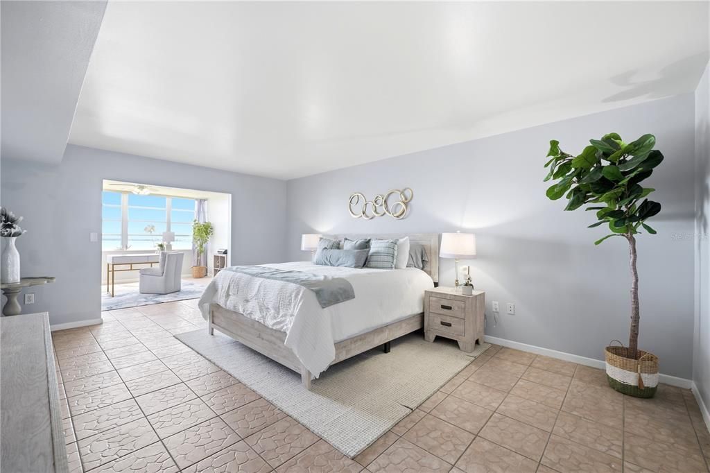 For Sale: $299,900 (2 beds, 2 baths, 1605 Square Feet)