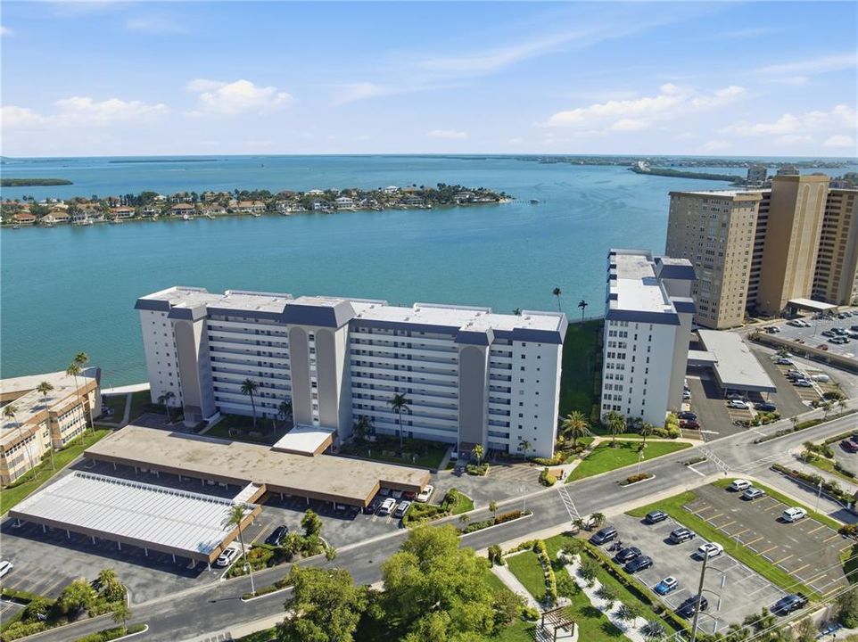 For Sale: $299,900 (2 beds, 2 baths, 1605 Square Feet)