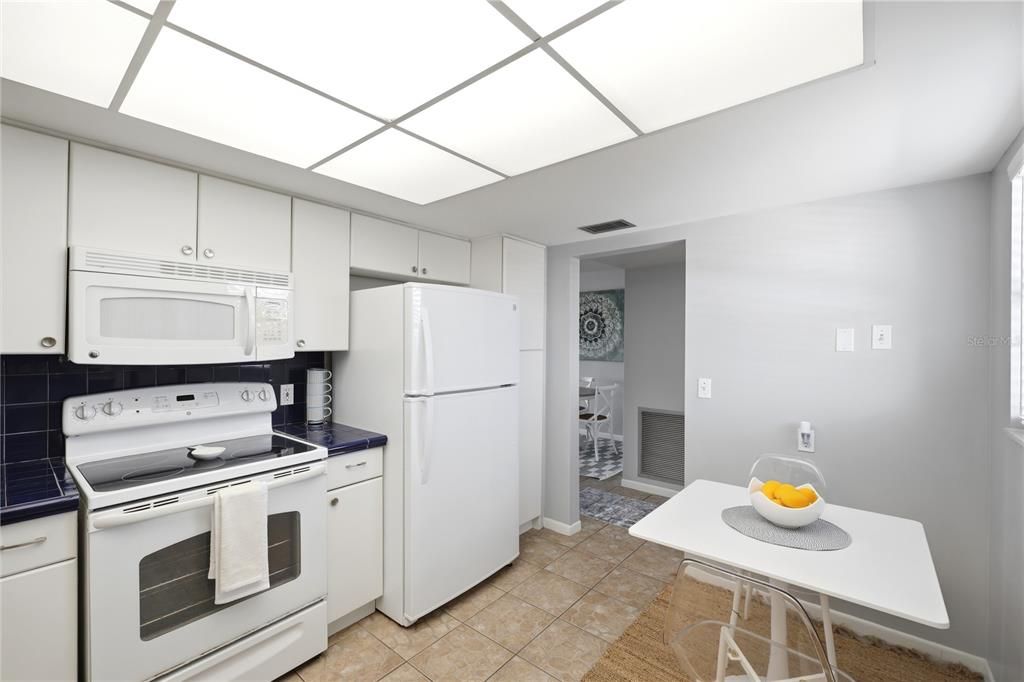 For Sale: $299,900 (2 beds, 2 baths, 1605 Square Feet)