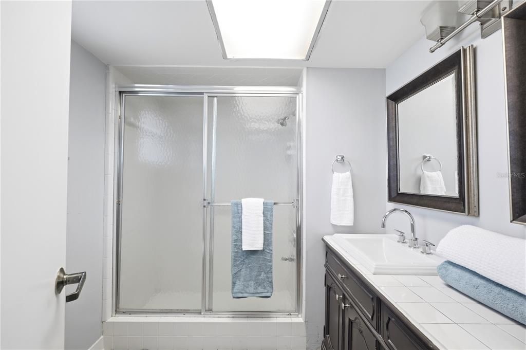 For Sale: $299,900 (2 beds, 2 baths, 1605 Square Feet)