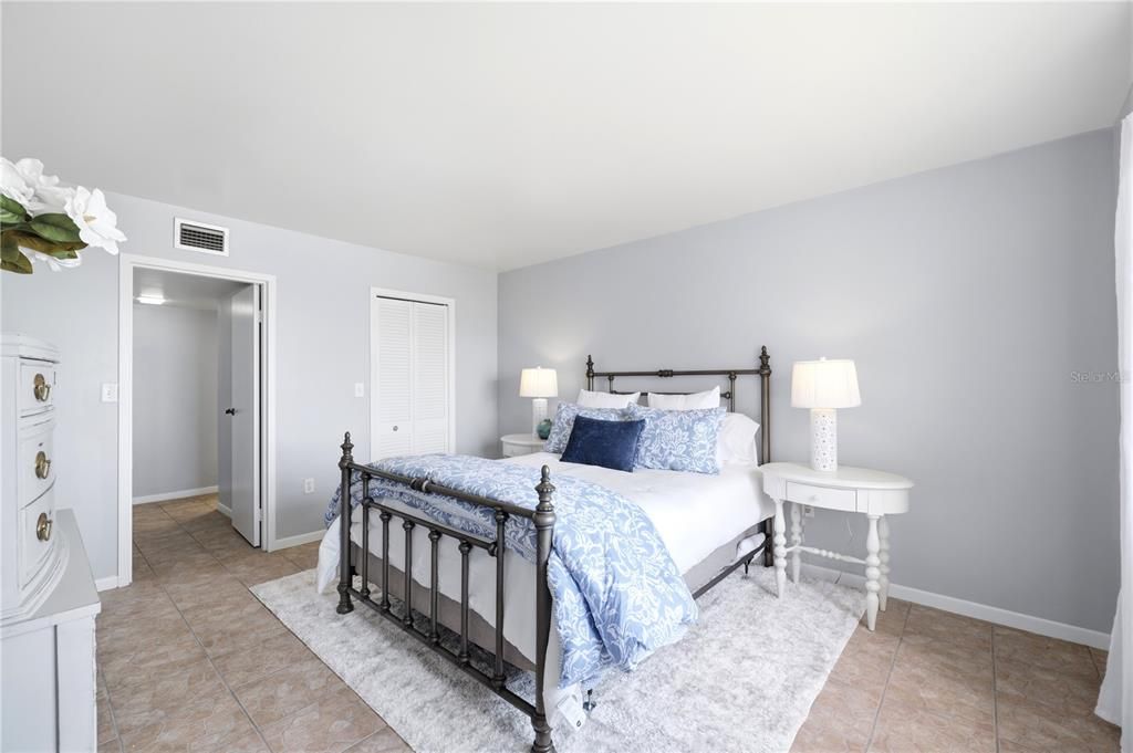 For Sale: $299,900 (2 beds, 2 baths, 1605 Square Feet)