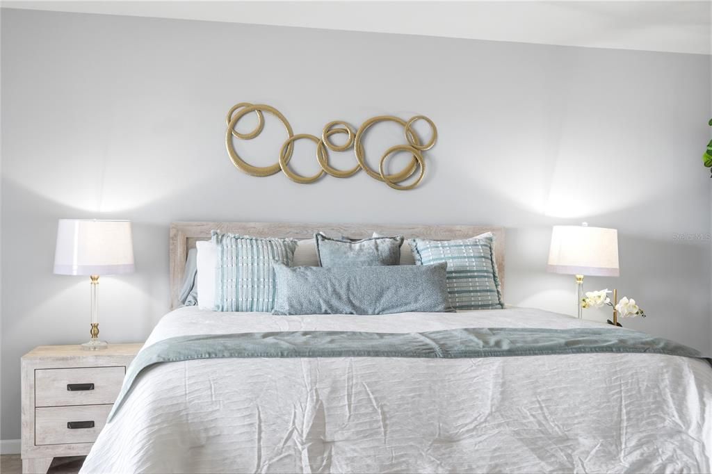 For Sale: $299,900 (2 beds, 2 baths, 1605 Square Feet)
