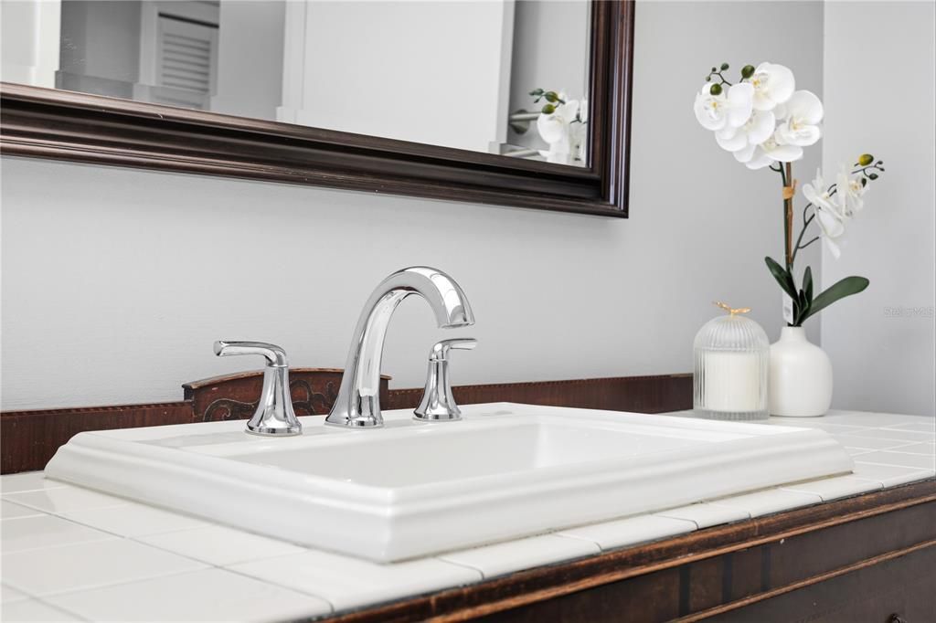 For Sale: $299,900 (2 beds, 2 baths, 1605 Square Feet)