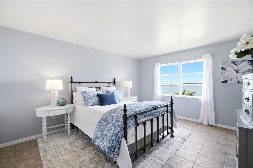 For Sale: $299,900 (2 beds, 2 baths, 1605 Square Feet)