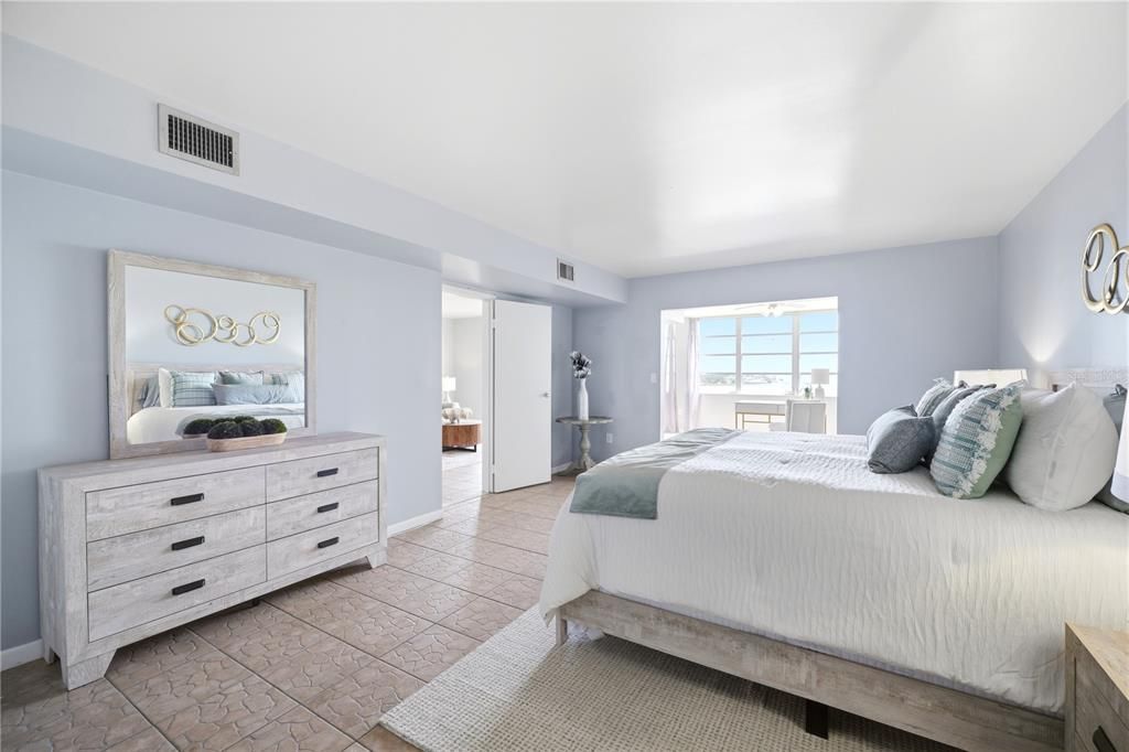 For Sale: $299,900 (2 beds, 2 baths, 1605 Square Feet)