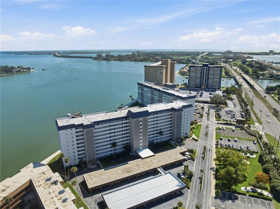 For Sale: $299,900 (2 beds, 2 baths, 1605 Square Feet)