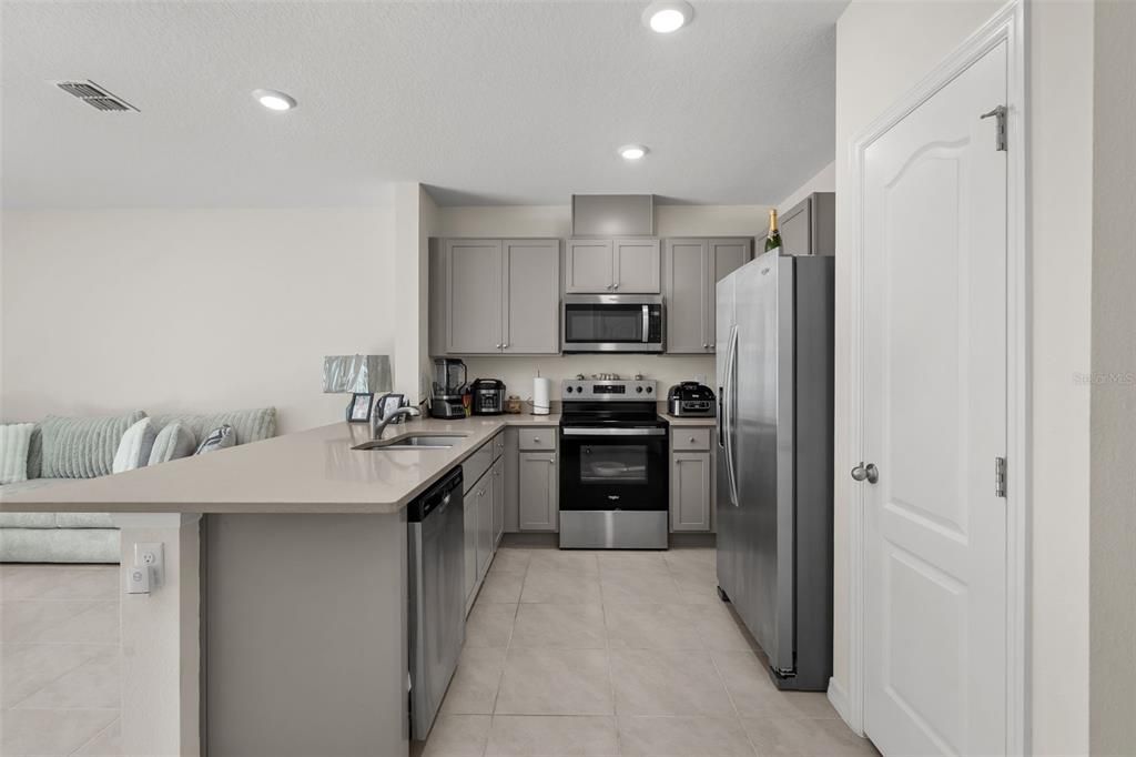 For Sale: $279,999 (3 beds, 2 baths, 1515 Square Feet)