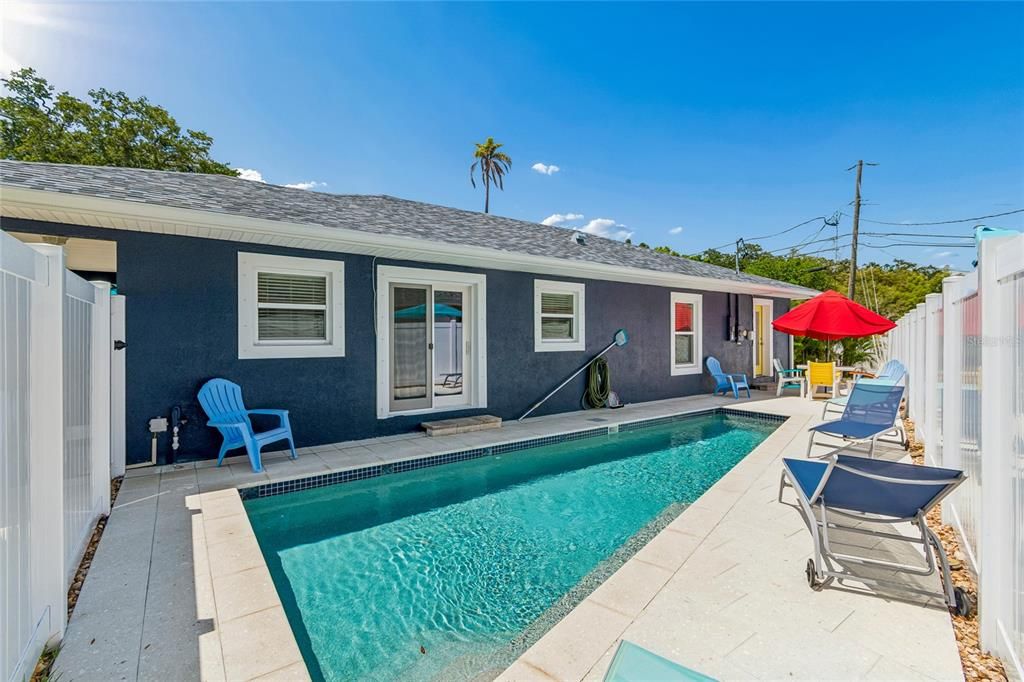 For Sale: $549,900 (3 beds, 2 baths, 1242 Square Feet)