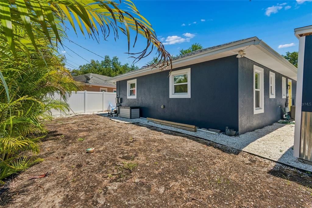 For Sale: $549,900 (3 beds, 2 baths, 1242 Square Feet)