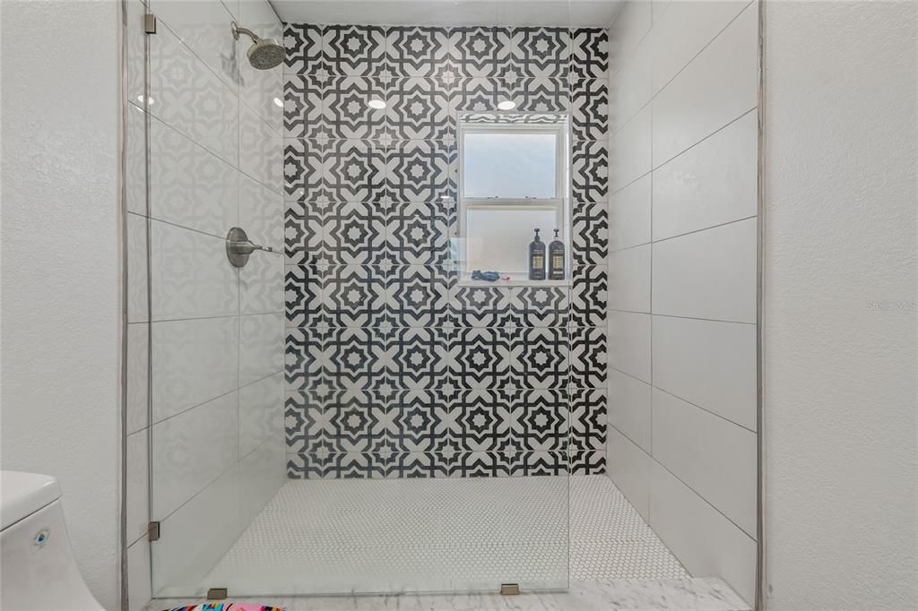 For Sale: $549,900 (3 beds, 2 baths, 1242 Square Feet)