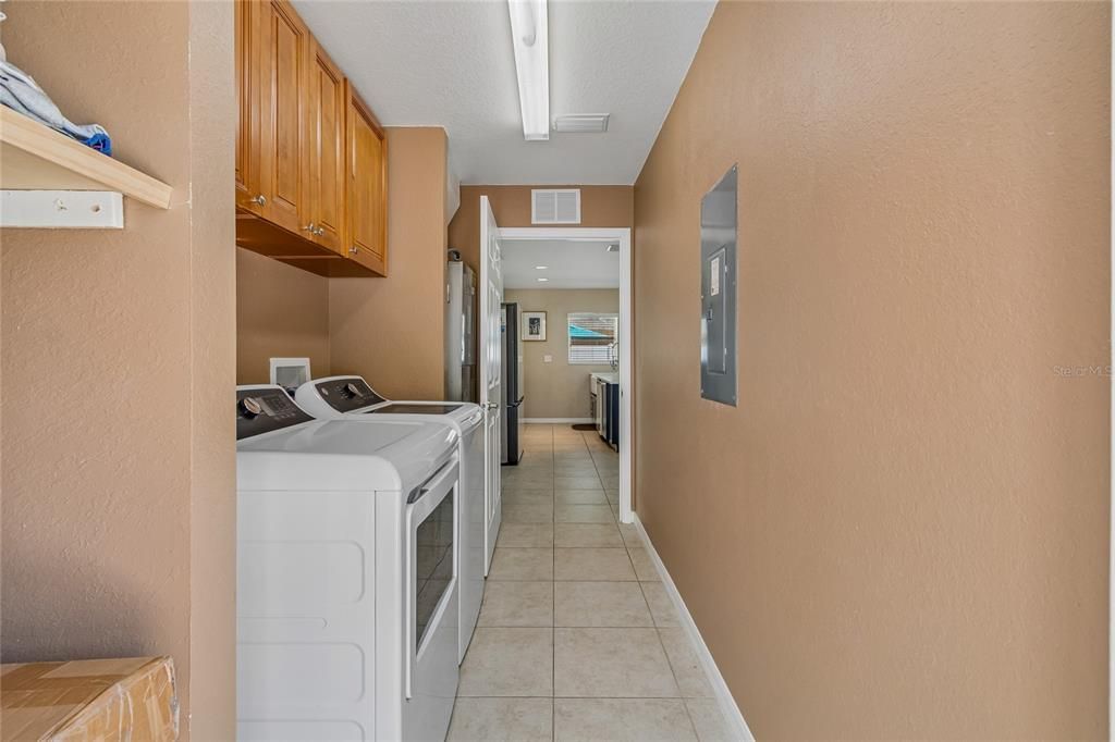 For Sale: $549,900 (3 beds, 2 baths, 1242 Square Feet)