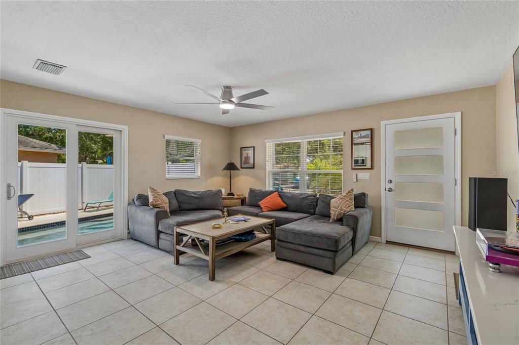 For Sale: $549,900 (3 beds, 2 baths, 1242 Square Feet)