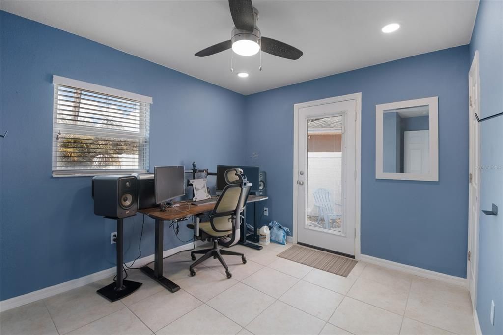 For Sale: $549,900 (3 beds, 2 baths, 1242 Square Feet)