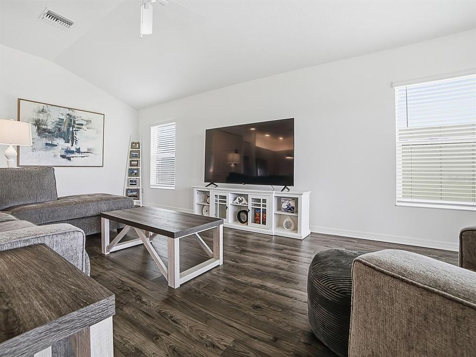 For Sale: $584,900 (3 beds, 2 baths, 1931 Square Feet)