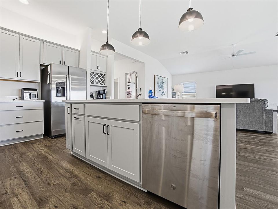 For Sale: $584,900 (3 beds, 2 baths, 1931 Square Feet)