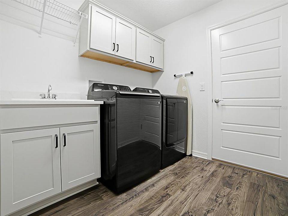 For Sale: $584,900 (3 beds, 2 baths, 1931 Square Feet)