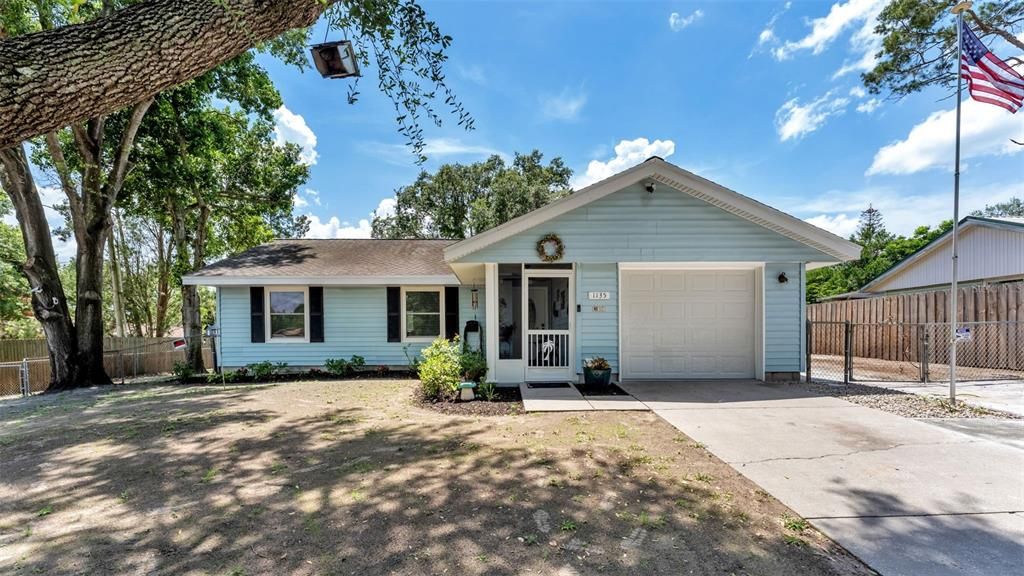 For Sale: $304,900 (3 beds, 2 baths, 1051 Square Feet)