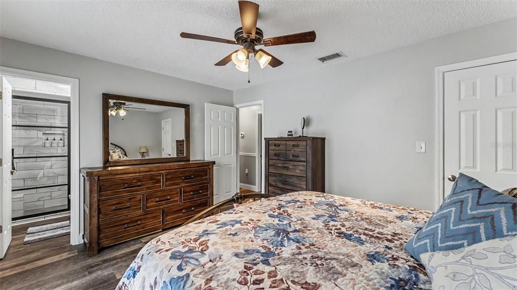 For Sale: $304,900 (3 beds, 2 baths, 1051 Square Feet)