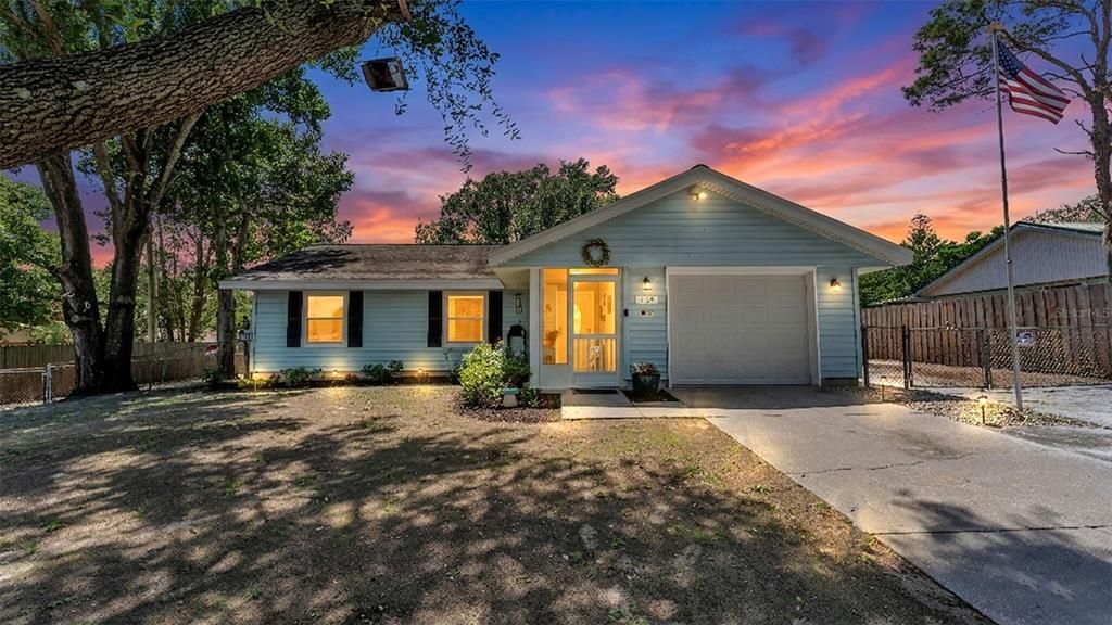 For Sale: $304,900 (3 beds, 2 baths, 1051 Square Feet)