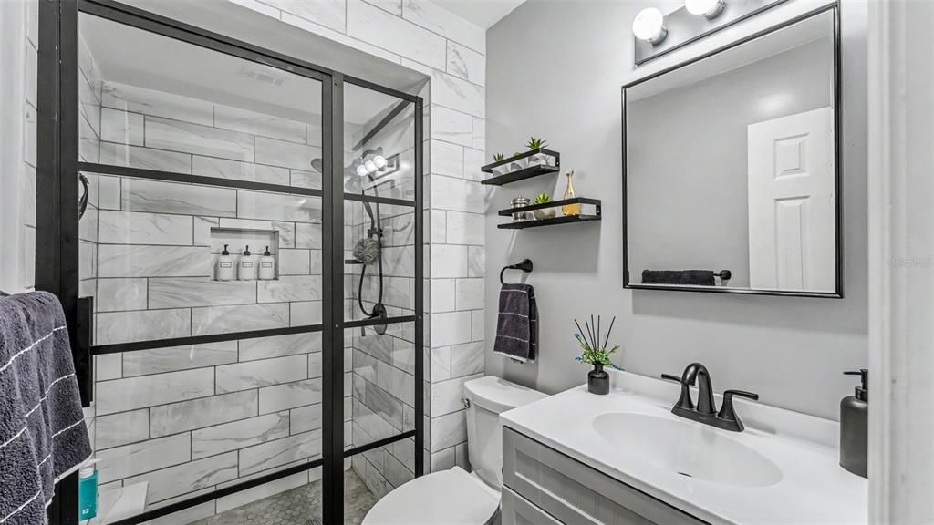 For Sale: $304,900 (3 beds, 2 baths, 1051 Square Feet)