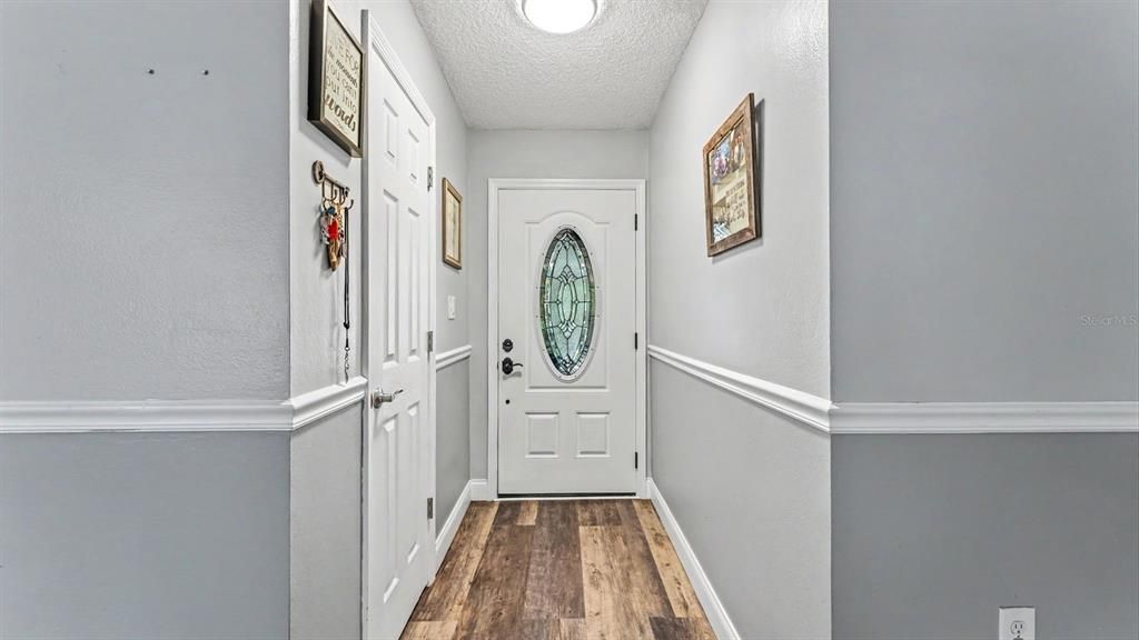 For Sale: $304,900 (3 beds, 2 baths, 1051 Square Feet)