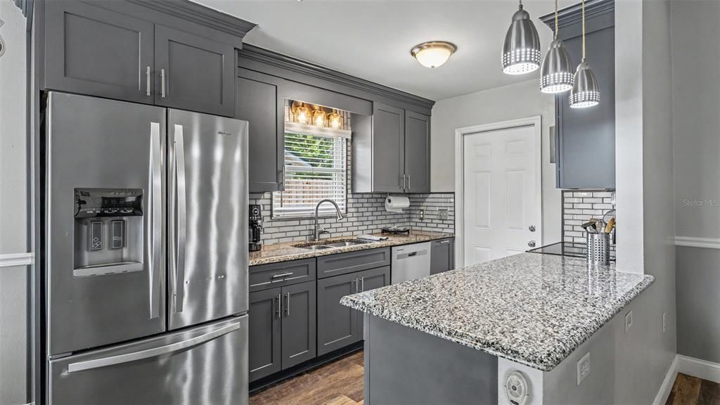 For Sale: $304,900 (3 beds, 2 baths, 1051 Square Feet)