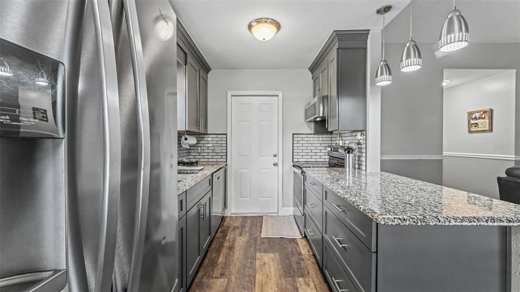 For Sale: $304,900 (3 beds, 2 baths, 1051 Square Feet)