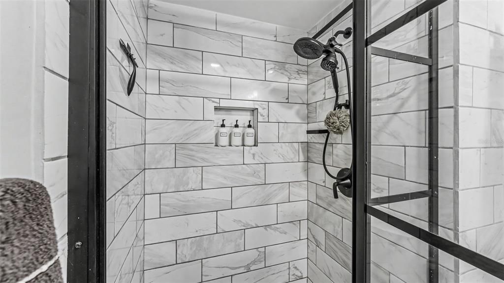 For Sale: $304,900 (3 beds, 2 baths, 1051 Square Feet)