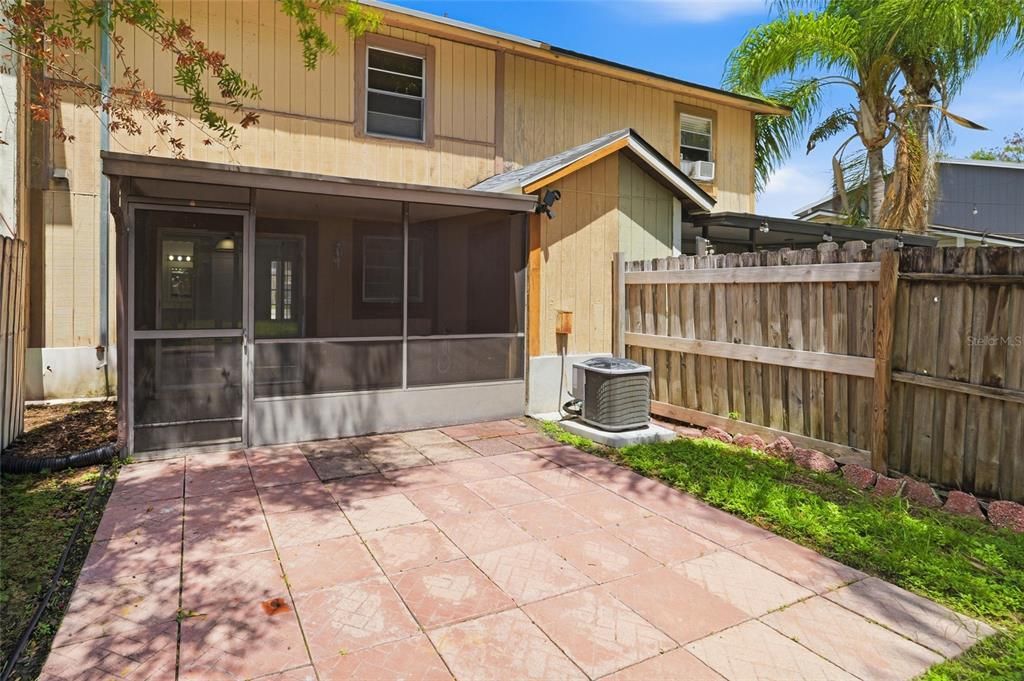 Active With Contract: $219,800 (2 beds, 1 baths, 840 Square Feet)