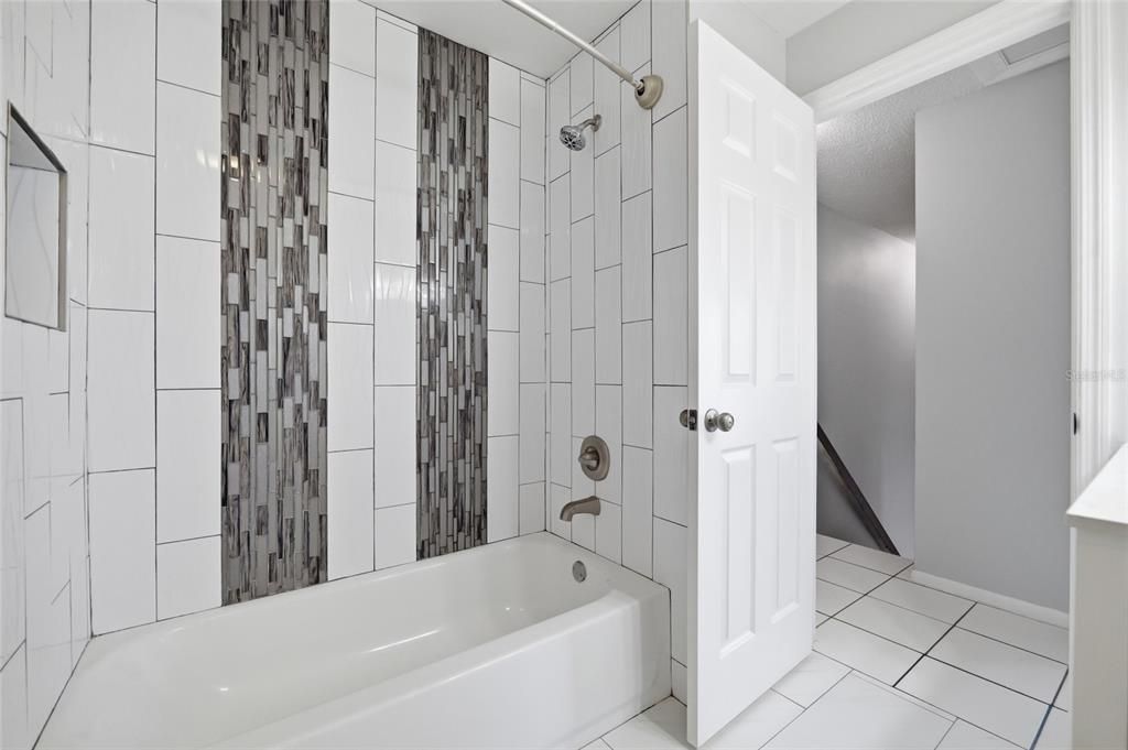 Active With Contract: $219,800 (2 beds, 1 baths, 840 Square Feet)