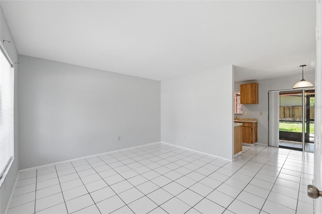 Active With Contract: $219,800 (2 beds, 1 baths, 840 Square Feet)
