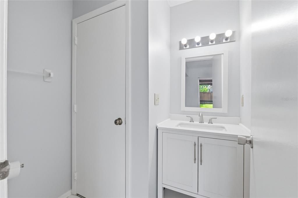 Active With Contract: $219,800 (2 beds, 1 baths, 840 Square Feet)