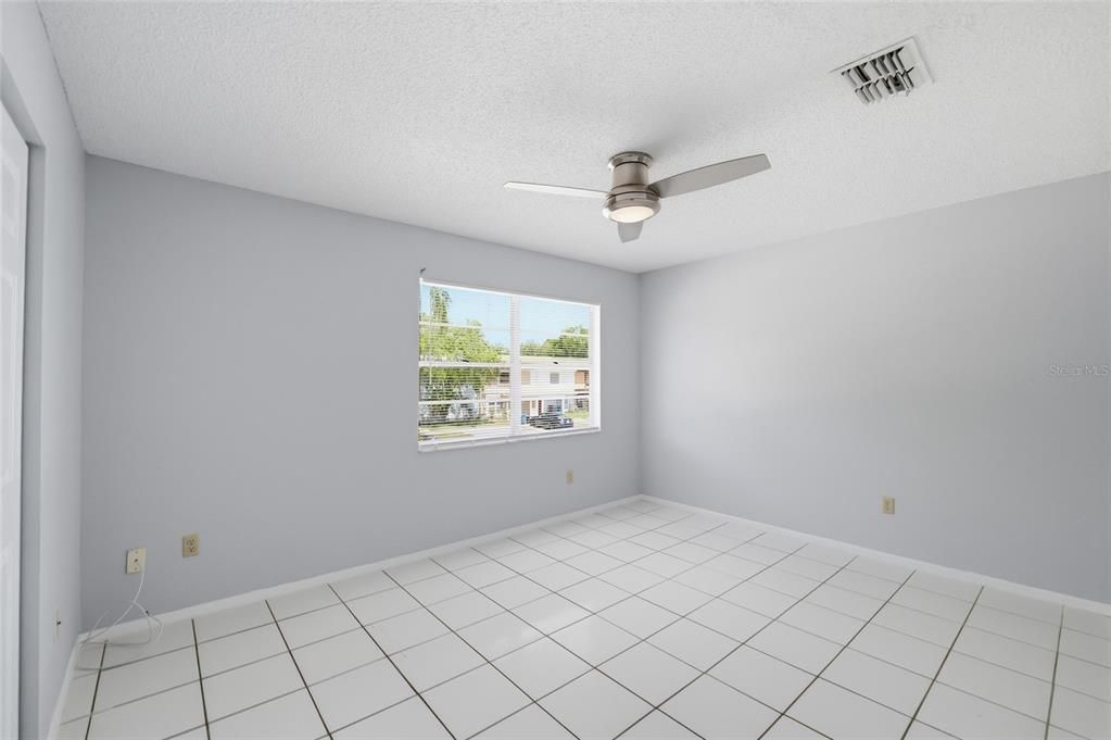Active With Contract: $219,800 (2 beds, 1 baths, 840 Square Feet)