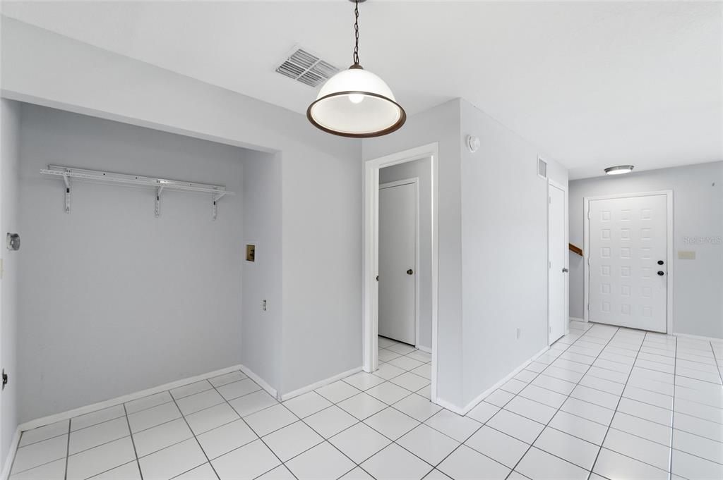 Active With Contract: $219,800 (2 beds, 1 baths, 840 Square Feet)