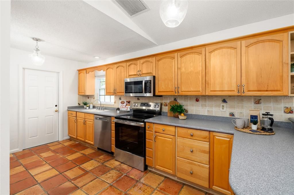 Active With Contract: $649,000 (3 beds, 2 baths, 1776 Square Feet)