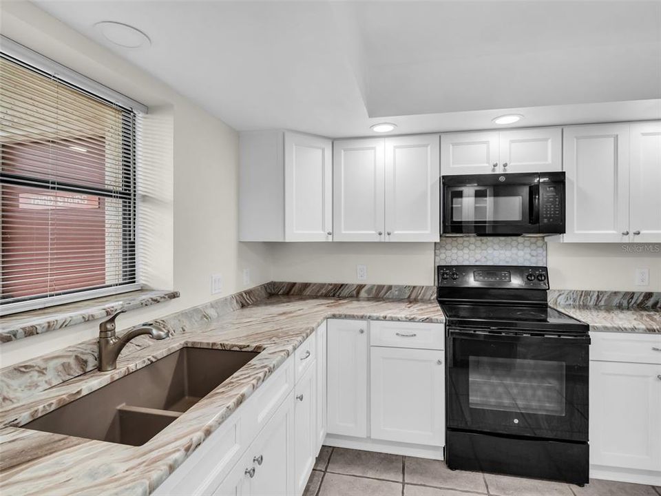 En Venta: $425,000 (2 camas, 2 baños, 1550 Pies cuadrados)