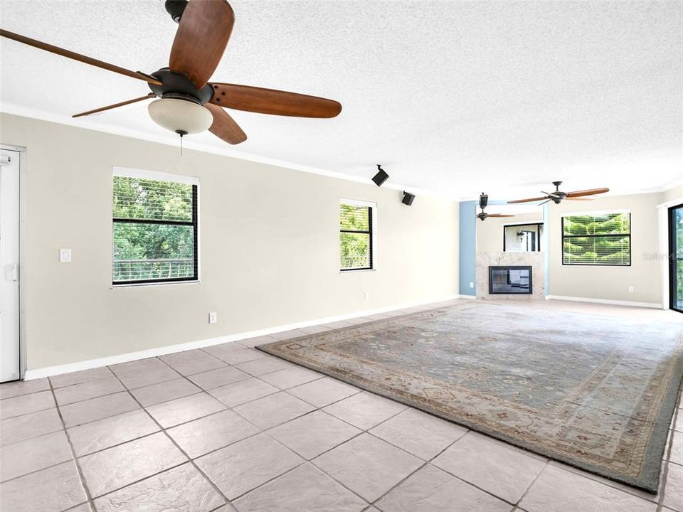 En Venta: $425,000 (2 camas, 2 baños, 1550 Pies cuadrados)