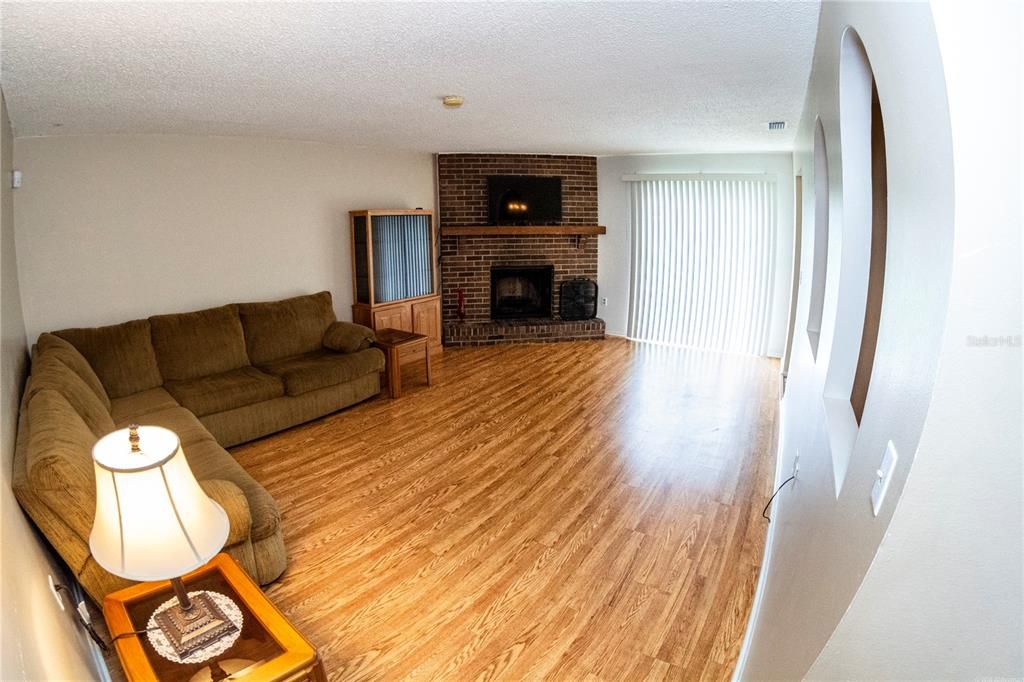 For Sale: $260,000 (3 beds, 2 baths, 1280 Square Feet)