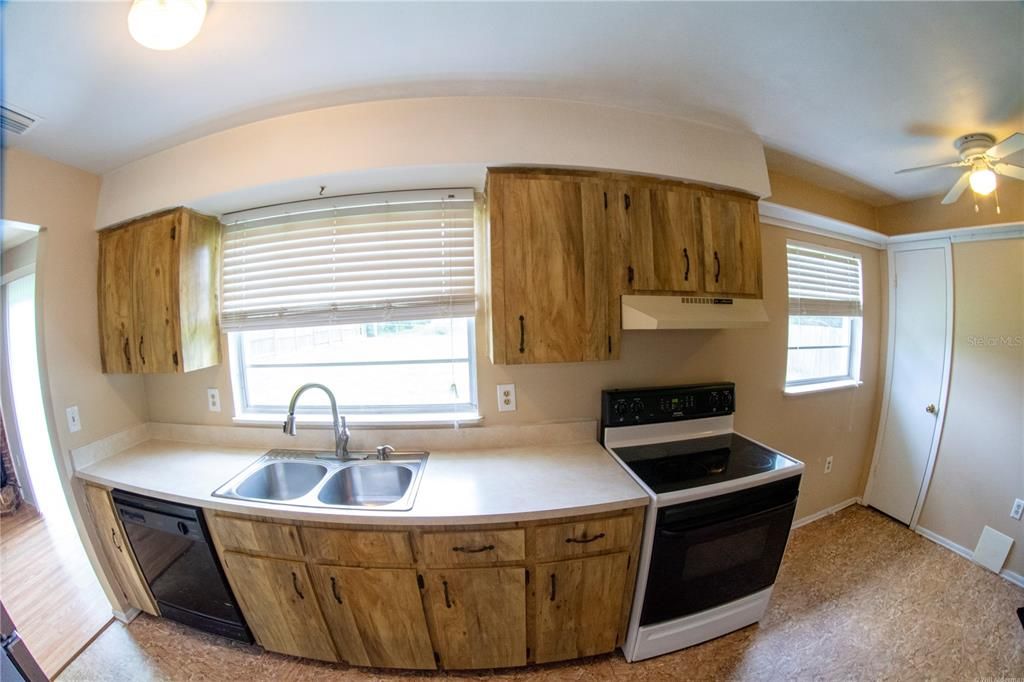 For Sale: $260,000 (3 beds, 2 baths, 1280 Square Feet)